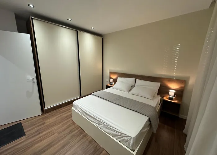 Old Bazaar 24 * 地拉那