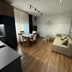 Luxury City Center Apartment24 * 地拉那