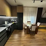 Luxury City Center Apartment24 公寓