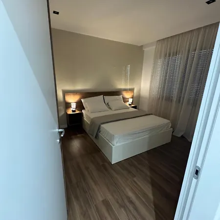 Luxury Center Apartment24 Apartmán *