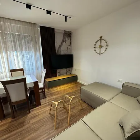 Luxury Center Apartment24 아파트 *
